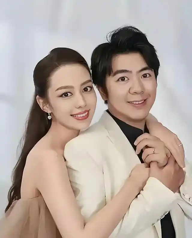 吉娜孕肚照_怀孕女明星大肚照_真实治愈孕肚美学